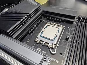 Intel Core i7-12700KF - Core i7 12th Gen Alder Lake 12-Core (8P+4E