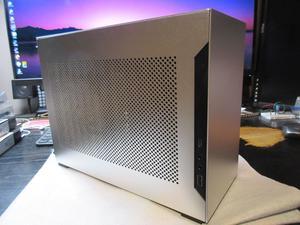 LIAN LI A4-H2O Silver SPCC / Aluminum Mini-ITX Computer Case LIAN LI A4-H2O Silver SPCC / Aluminum Mini-ITX Computer Case