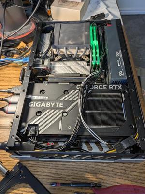 【新品未開封】GIGABYTE AERO RTX 5060 GIGABYTE GeForce RTX 5060 AERO OC 8G Graphics Card, 8GB 128
