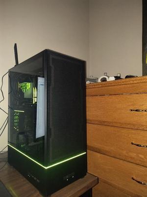 LIAN LI SUP01 Black Steel / Tempered Glass ATX Mid Tower Computer