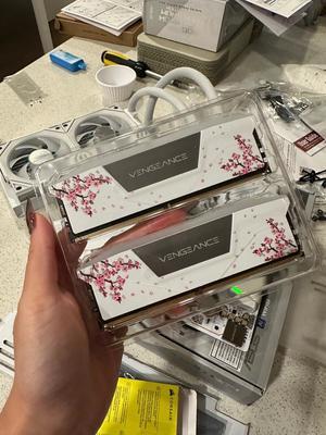 CORSAIR Vengeance RGB 32GB (2 x 16GB) 288-Pin PC RAM DDR5 7200