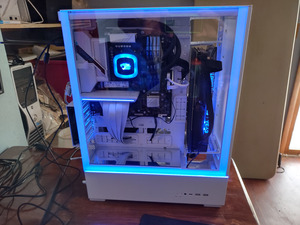 LIAN LI SUP01 White Steel / Tempered Glass ATX Mid Tower Computer
