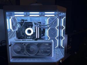 HYTE Y70 CS-HYTE-Y70-WW Dual Chamber Mid-Tower ATX Case with