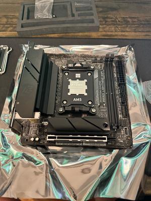 ASRock B650I LIGHTNING WIFI AM5 Ryzen 7000 AMD B650 SATA 6Gb ASRock B650I LIGHTNING WIFI AM5 Ryzen 7000 AMD B650 SATA 6Gb
