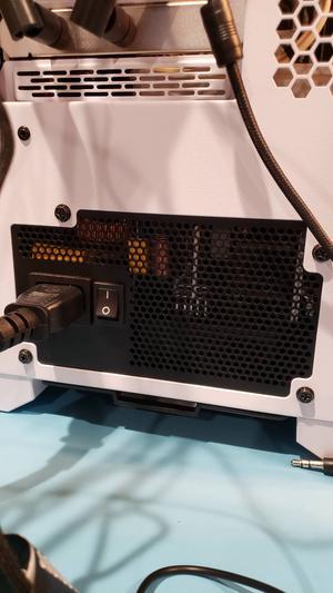 Gp-p550b Atx Voeding GIGABYTE ATX Voeding - 80 Bronze Efficiëntie, 120 Mm Ventilator GP-P550B 550W