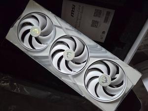 【RTX5070】GAMING TRIO OC (WHITE) MSI NVIDIA GeForce RTX 5070 12G GAMING TRIO OC 12GB GDDR7 PCI