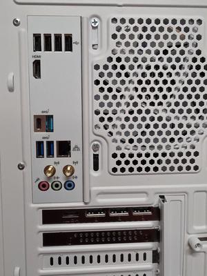 Thermaltake Gaming Desktop PC V17B-B76R-560-LCS Intel Core i5