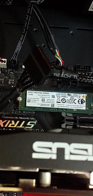 Intel 670p Series M.2 2280 1TB PCIe NVMe 3.0 x4 QLC Internal Solid