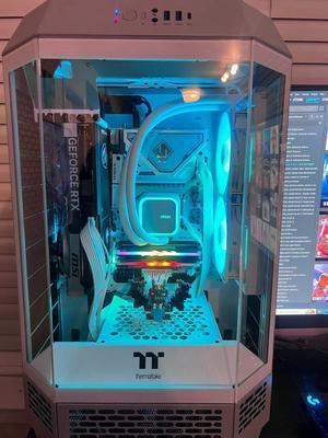 Thermaltake Tower 300 Racing Green Micro-ATX Case; 2x140mm Thermaltake Tower 300 Racing Green Micro-ATX Case; 2x140mm