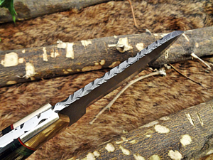 9" Long hand forged Damascus steel full tang Skinning Knife, Natural Bull horn with Brass Bolster scale, Cow hide Leather sheath