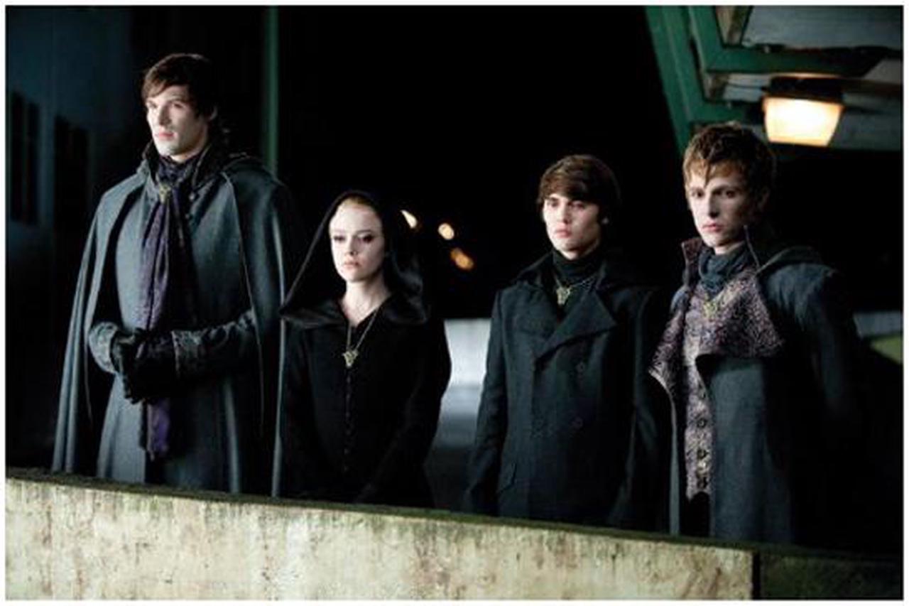 Alt view image 10 of 20 - The Twilight Saga: Eclipse (2010 / Blu-Ray) Kristen Stewart, Robert Pattinson, Taylor Lautner