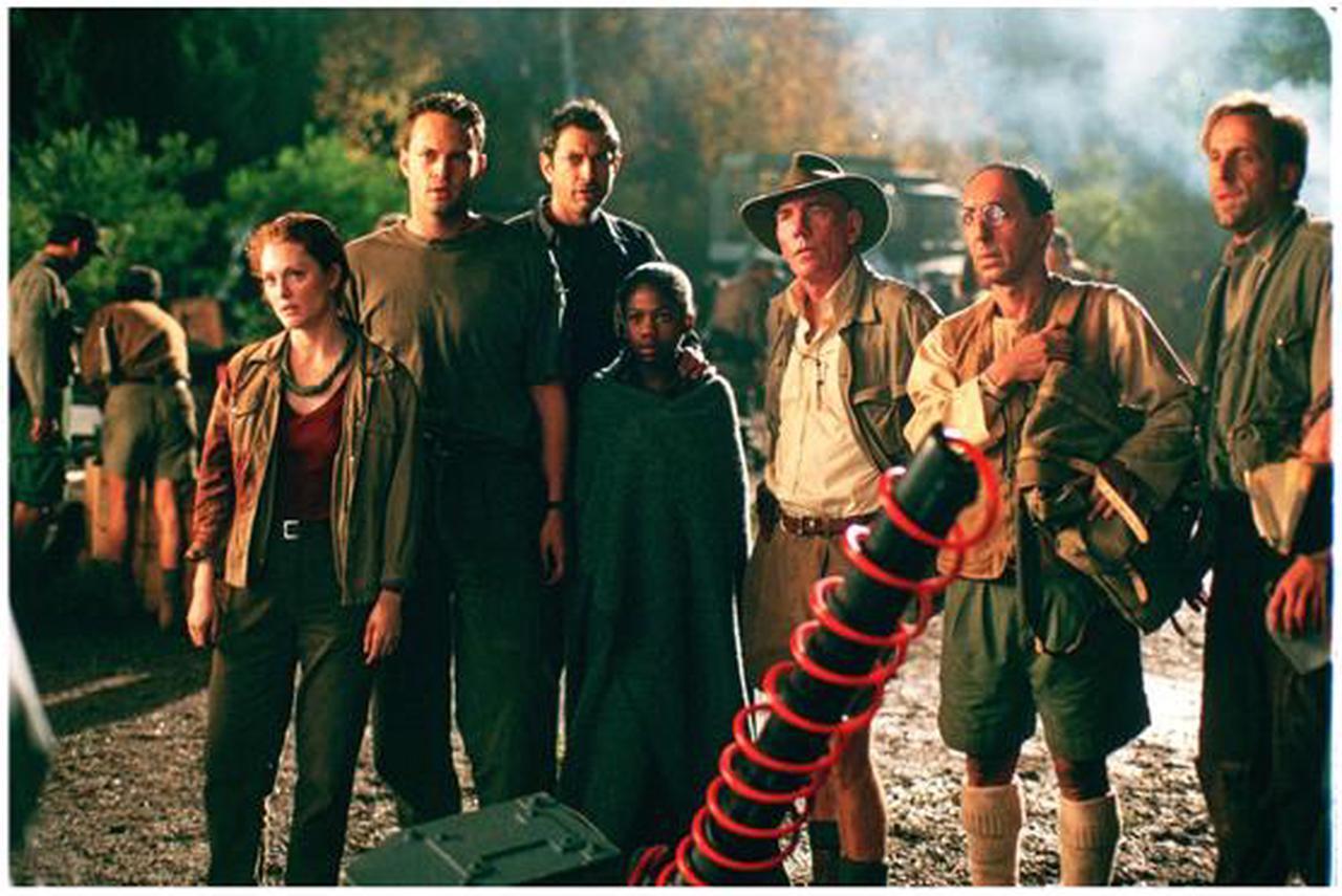 Alt view image 4 of 5 - Jurassic Park Trilogy (Ultimate Edition DVD/WS/NTSC) Sam Neill, Laura Dern, Jeff Goldblum, Julianne Moore, Pete Postlethwaite