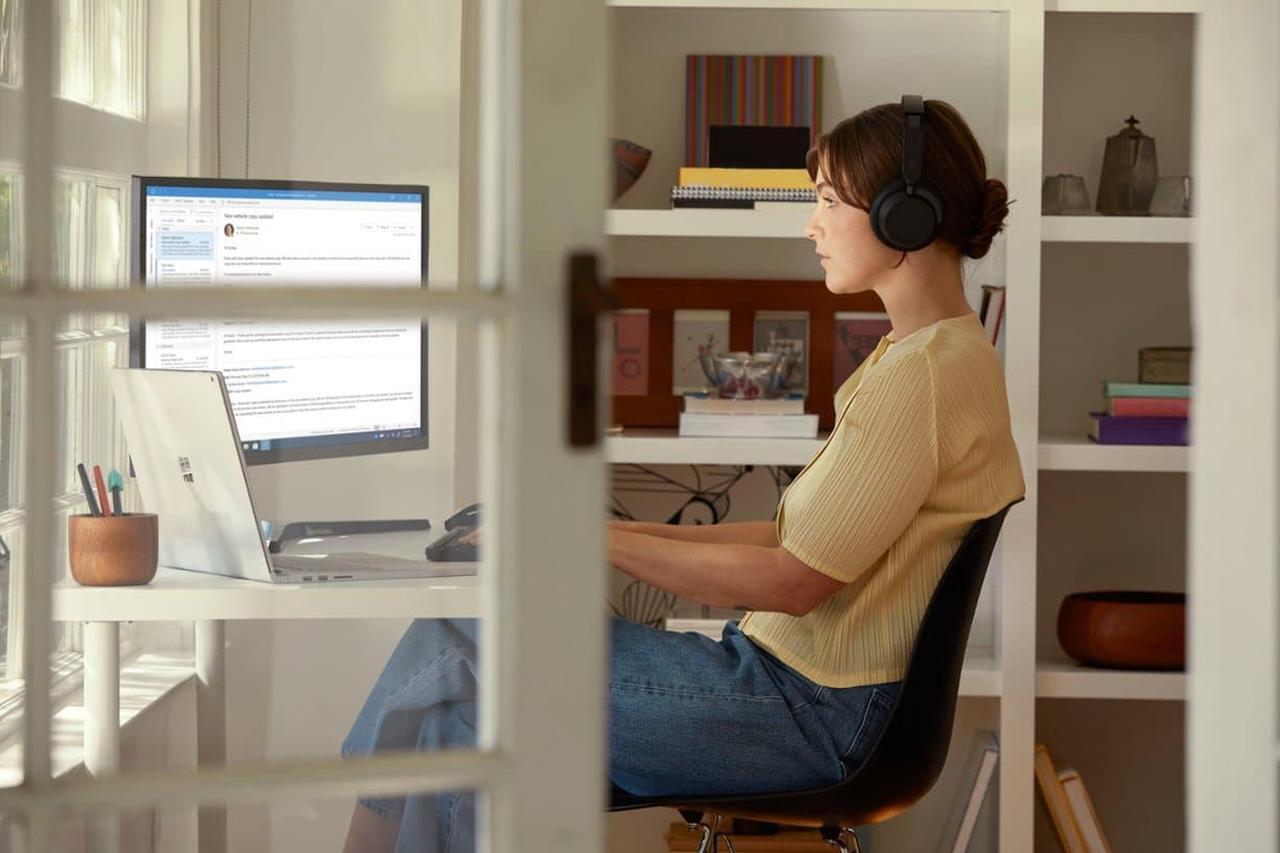 Alt view image 9 of 10 - Microsoft - Surface Headphones 2 - Wireless Noise Cancelling Over-the-Ear with Cortana - Matte Black