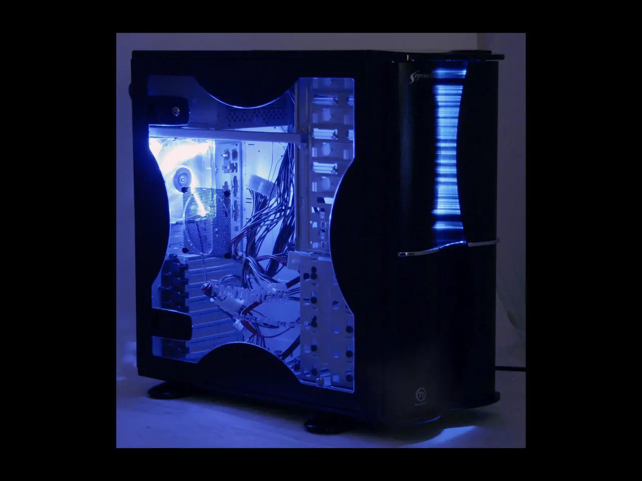Alt view image 13 of 14 - Thermaltake Soprano DX VE7000BWS Black 0.8mm SECC Chassis/ Aluminum Front Bezel ATX Mid Tower Computer Case