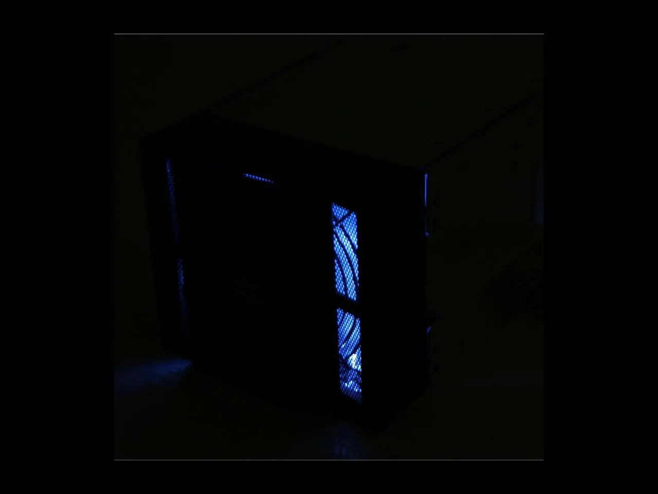 Alt view image 3 of 5 - Silverstone CFP51-B Aluminum 5.25" to 3.5" bay converter with 120mm fan