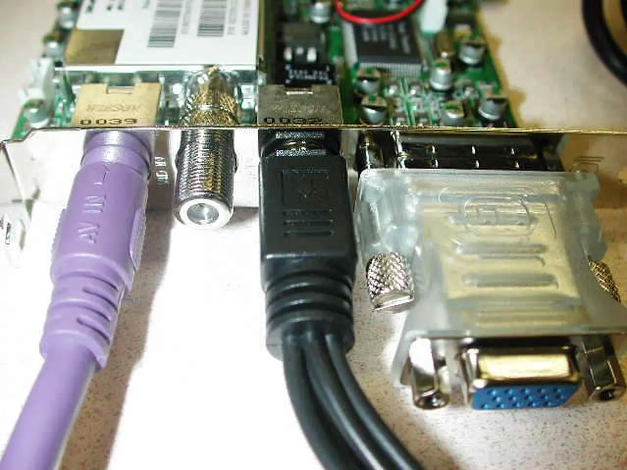 Alt view image 4 of 7 - ATI RADEON 32MB AGP 2X/4X Graphics Card ALL-IN-WONDER RADEON