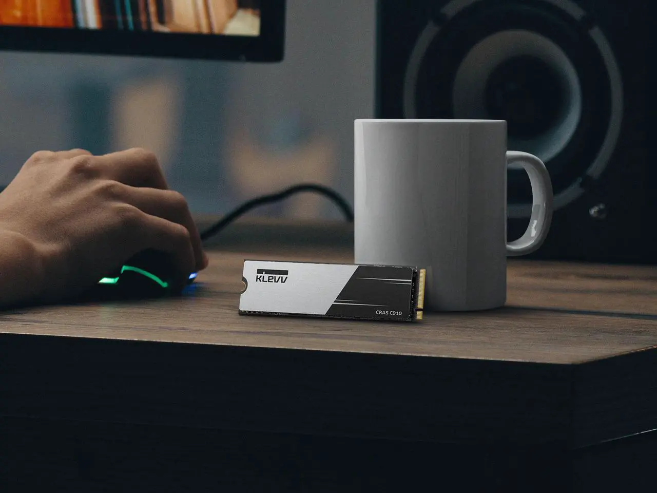 Alt view image 6 of 8 - KLEVV CRAS C910 2TB M.2 2280 SLC Cache NVMe PCIe Gen4x4 Laptop & Desktop Internal SSD Heatsink Included, up to 5200MB/s (K02TBM2SP0-C91)