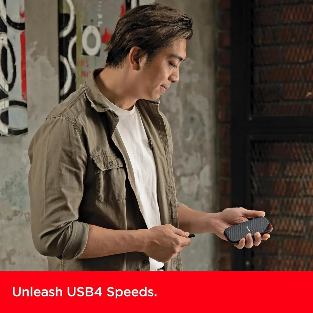 Alt view image 2 of 6 - SanDisk Extreme PRO with USB4, 2TB, 40Gbps, up to 3800 MB/s read speed and up to 3700MB/s write speed