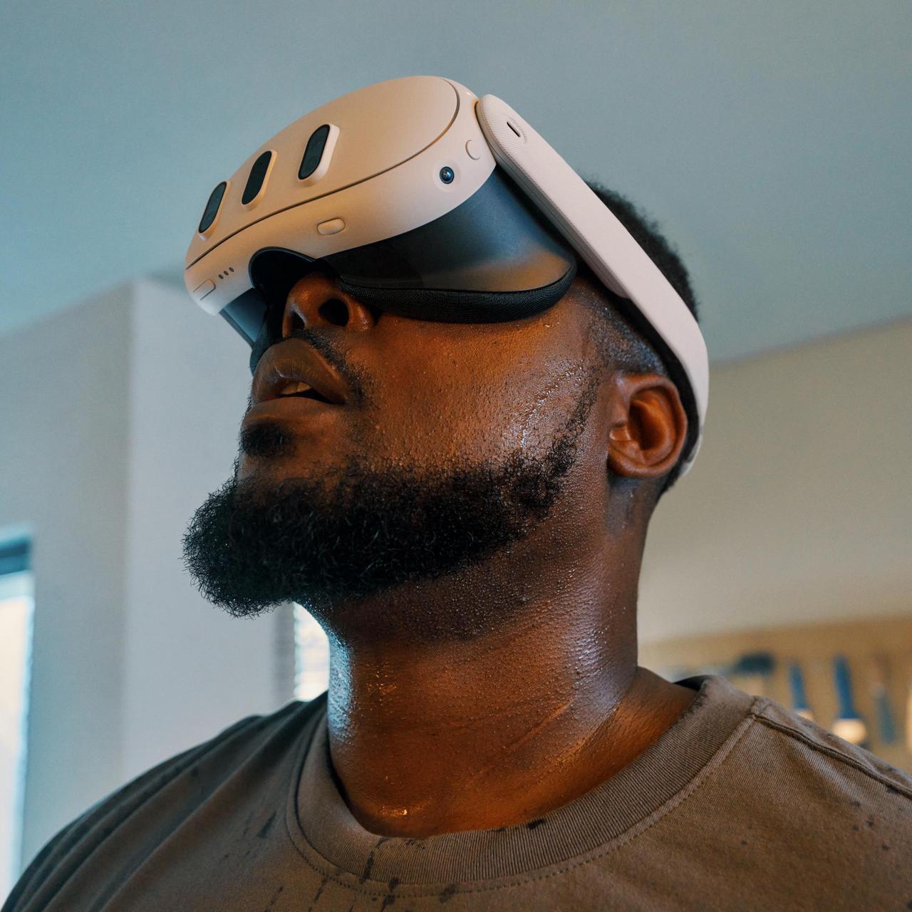 Alt view image 14 of 15 - Meta Quest 3 — Breakthrough Mixed Reality — Powerful Performance — Asgard’s Wrath 2 Bundle - 128GB - White