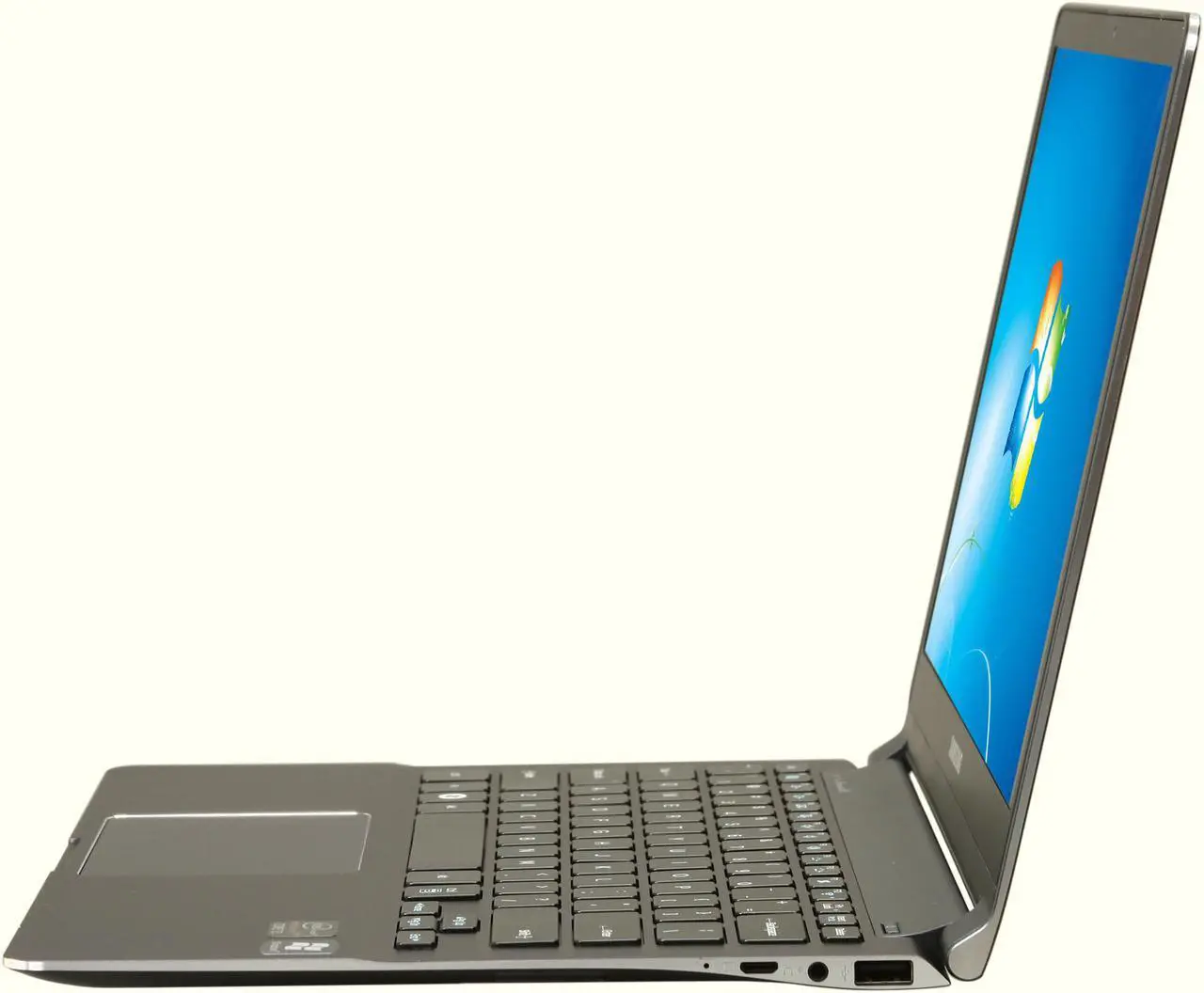 Alt view image 2 of 8 - SAMSUNG Series 9 NP900X3C-A01US 13" Ultrabook