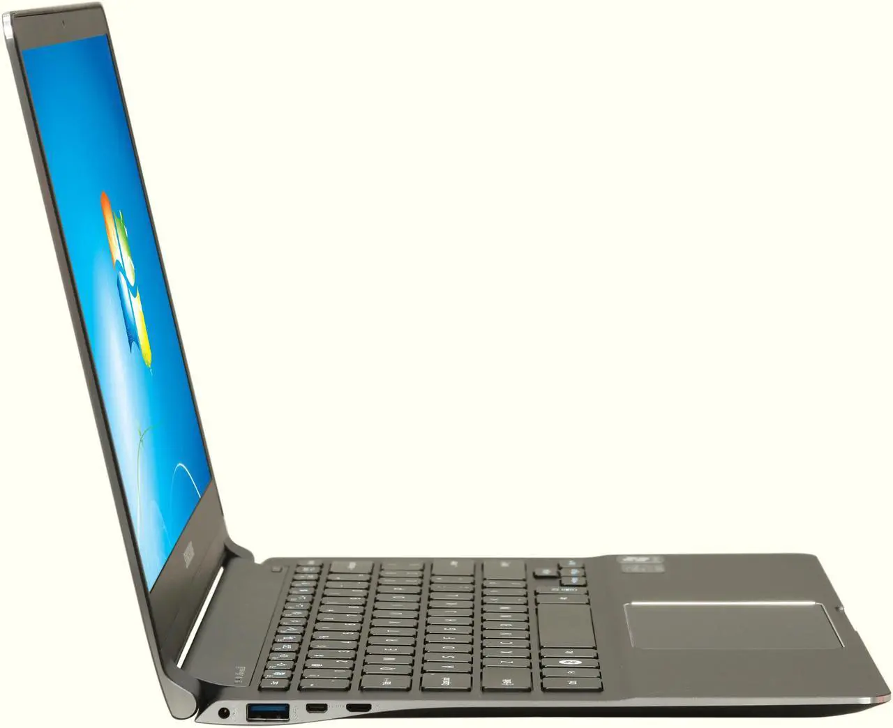 Alt view image 4 of 8 - SAMSUNG Series 9 NP900X3C-A01US 13" Ultrabook