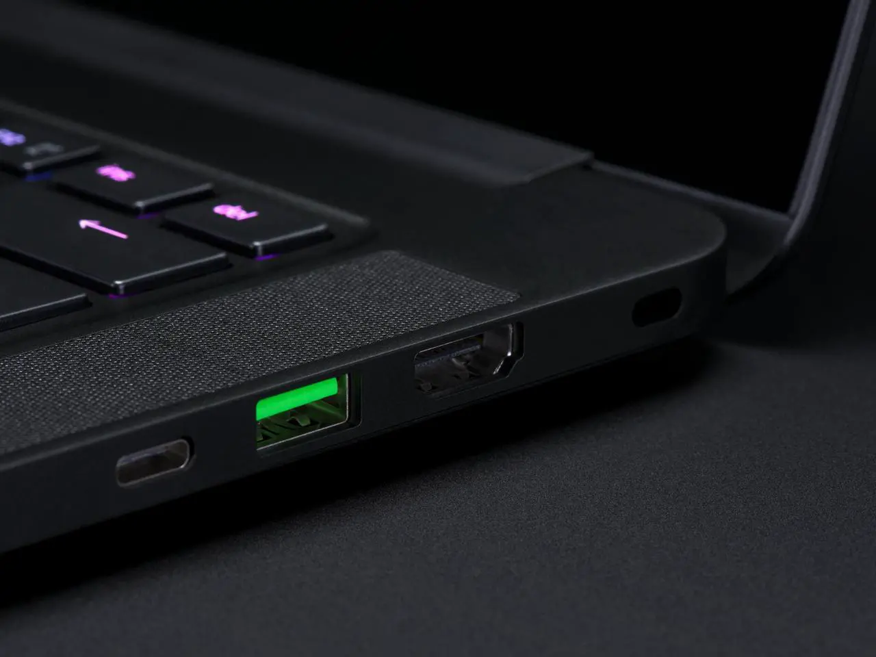 Alt view image 9 of 10 - The Razer Blade GeForce GTX 1060 VR Ready, 14" HD Gaming Laptop, Intel Core i7 7th Gen i7 7700HQ (2.80GHz), 16 GB RAM, 512 GB SSD