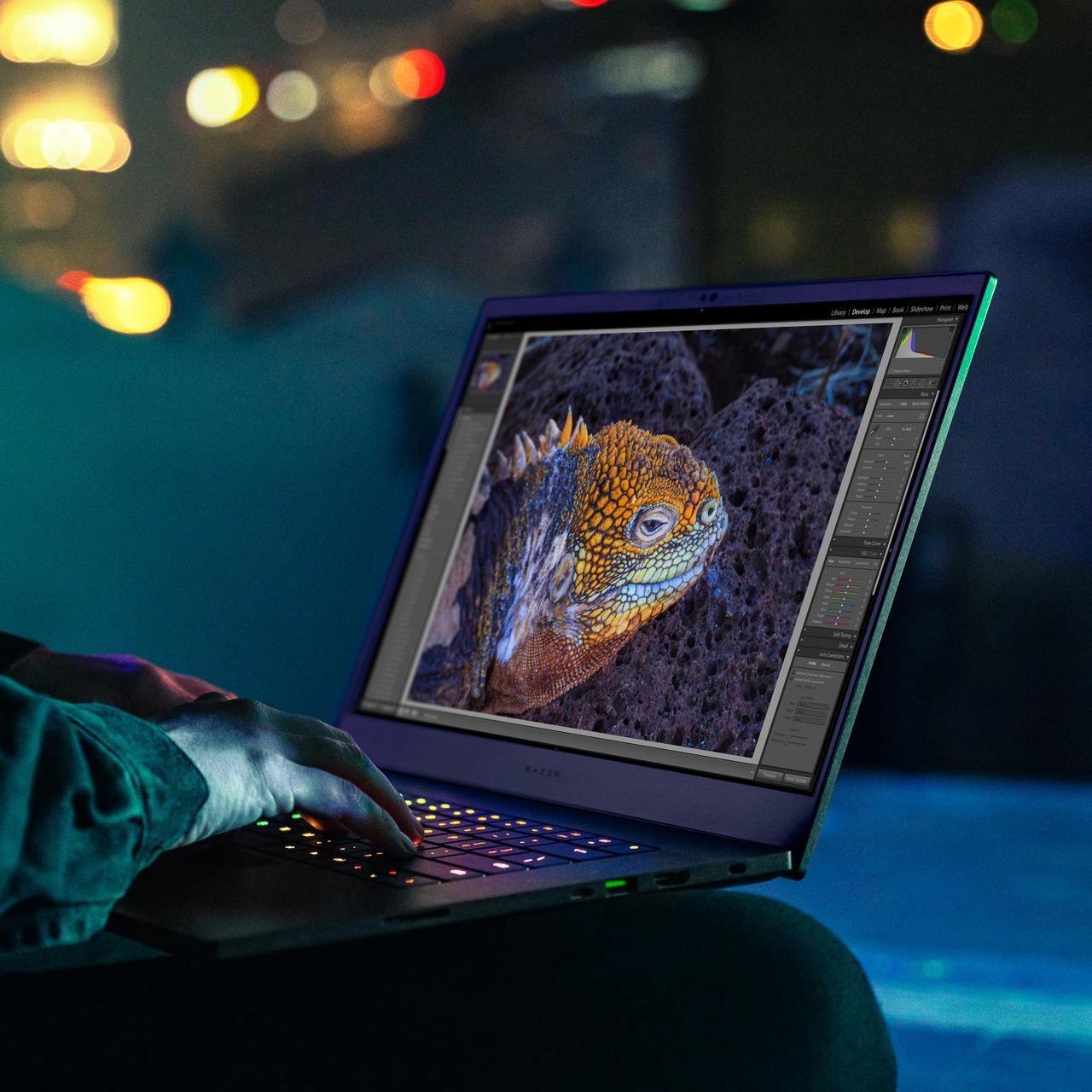 Alt view image 12 of 12 - Razer Blade 15 - 15.6" GeForce RTX 4070 Laptop GPU - Intel Core i7-13800H - 16GB Memory - 1 TB PCIe SSD - Windows 11 Home 64-bit - Gaming Laptop - 240 Hz (RZ09-0485ZED3-R3U1 )