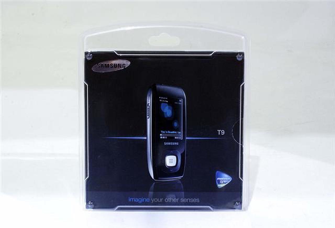 Main image of SAMSUNG 1.8" Black 2GB MP3 Player YP-T9JQB