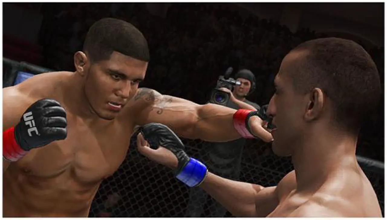 Alt view image 4 of 11 - UFC Undisputed 3 Xbox 360 Game
