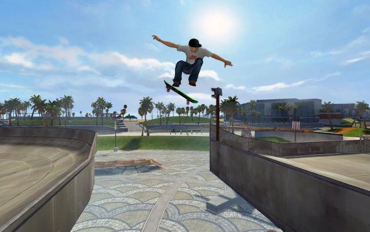 Alt view image 8 of 19 - Tony Hawk Ride w/Skateboard Wii Game