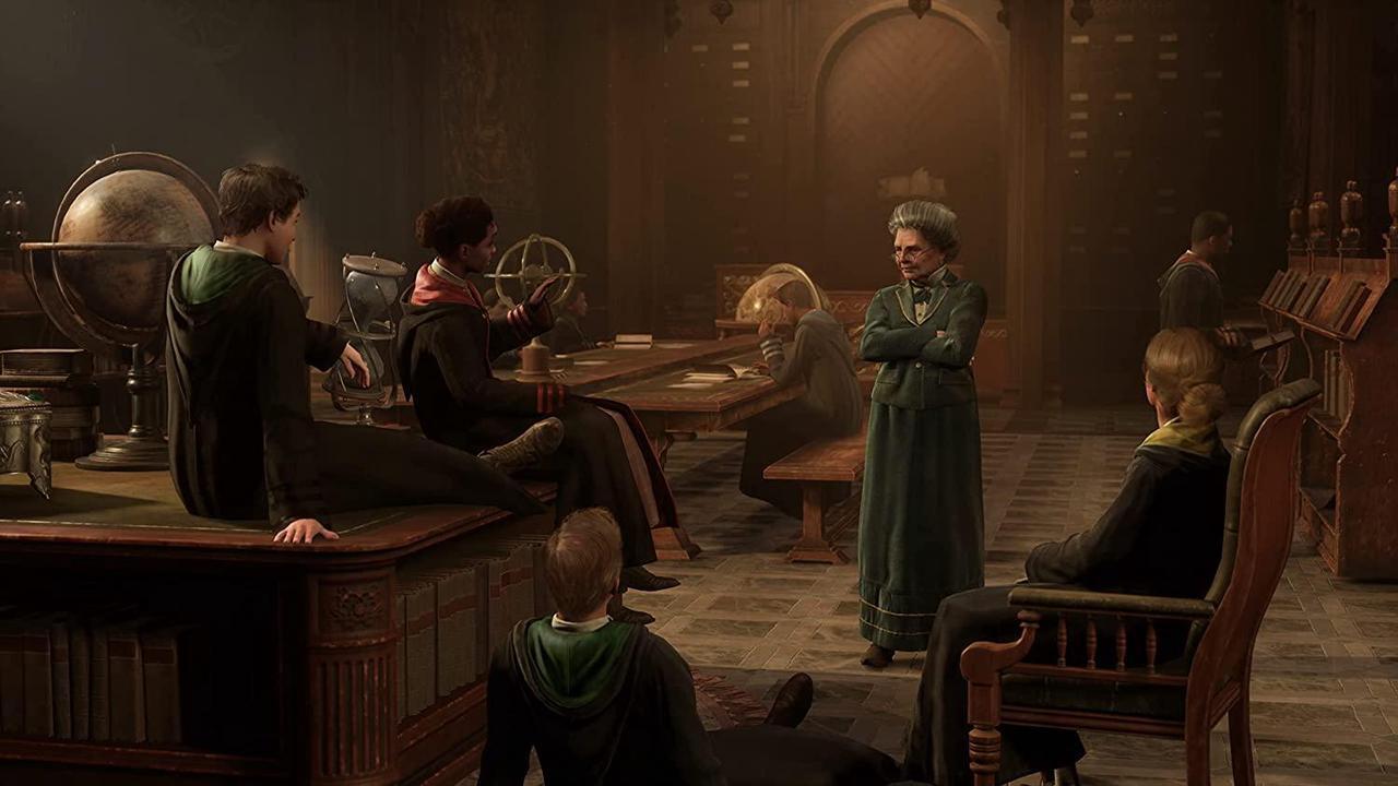 Alt view image 4 of 11 - Hogwarts Legacy- Nintendo Switch