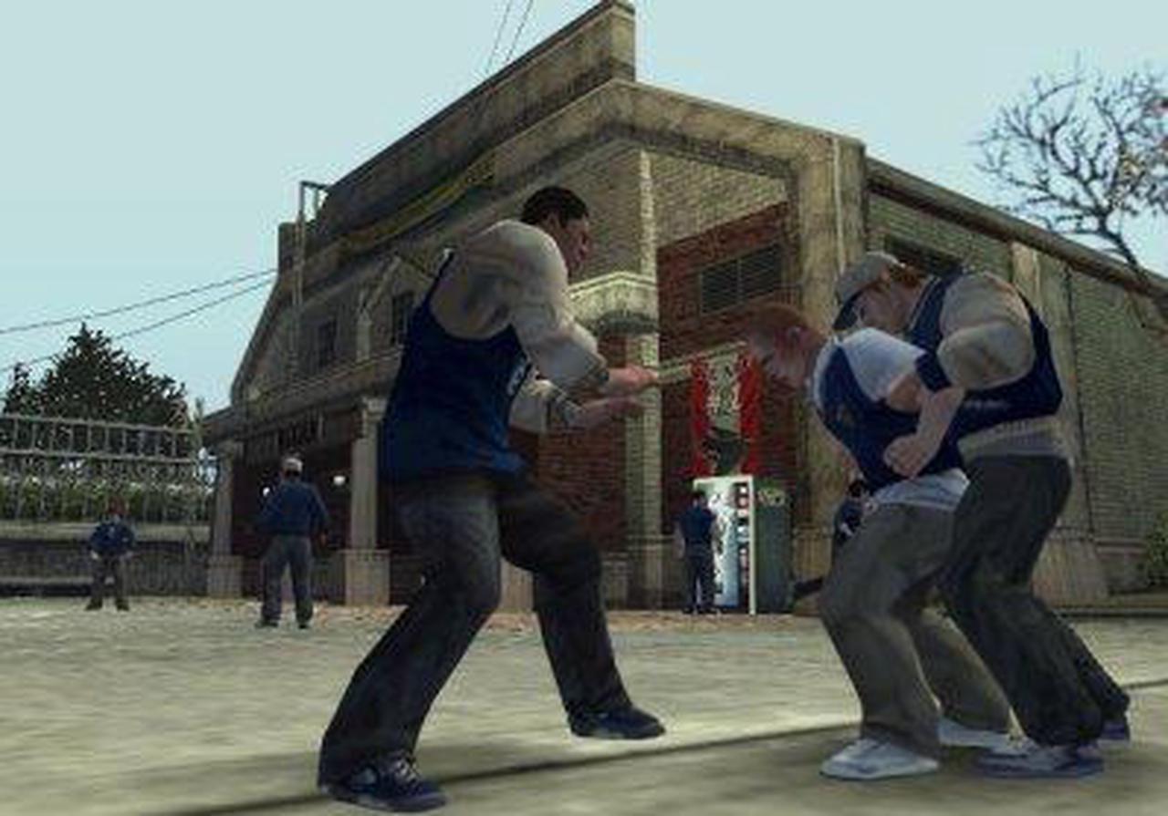 Alt view image 4 of 20 - BULLY Game