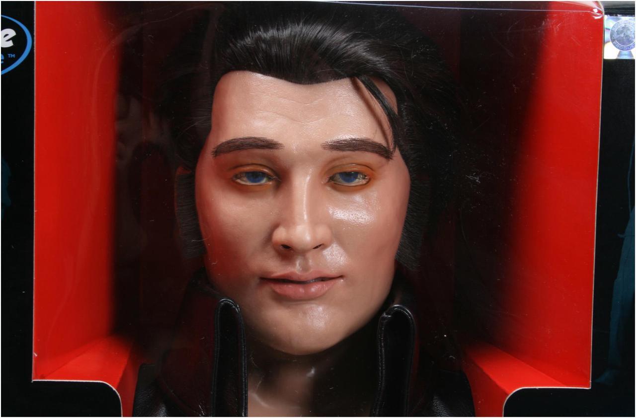 Alt view image 6 of 7 - Wow Wee Alive ELVIS 9005 Hollywood Realistic Remote Control