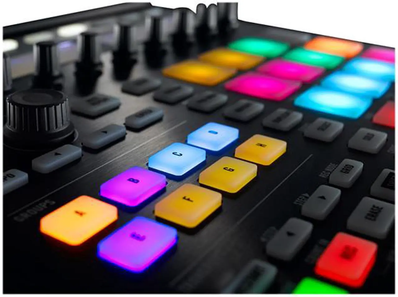 Alt view image 2 of 8 - Native Instruments MASCHINE MK2 Groove Production Studio (Black)