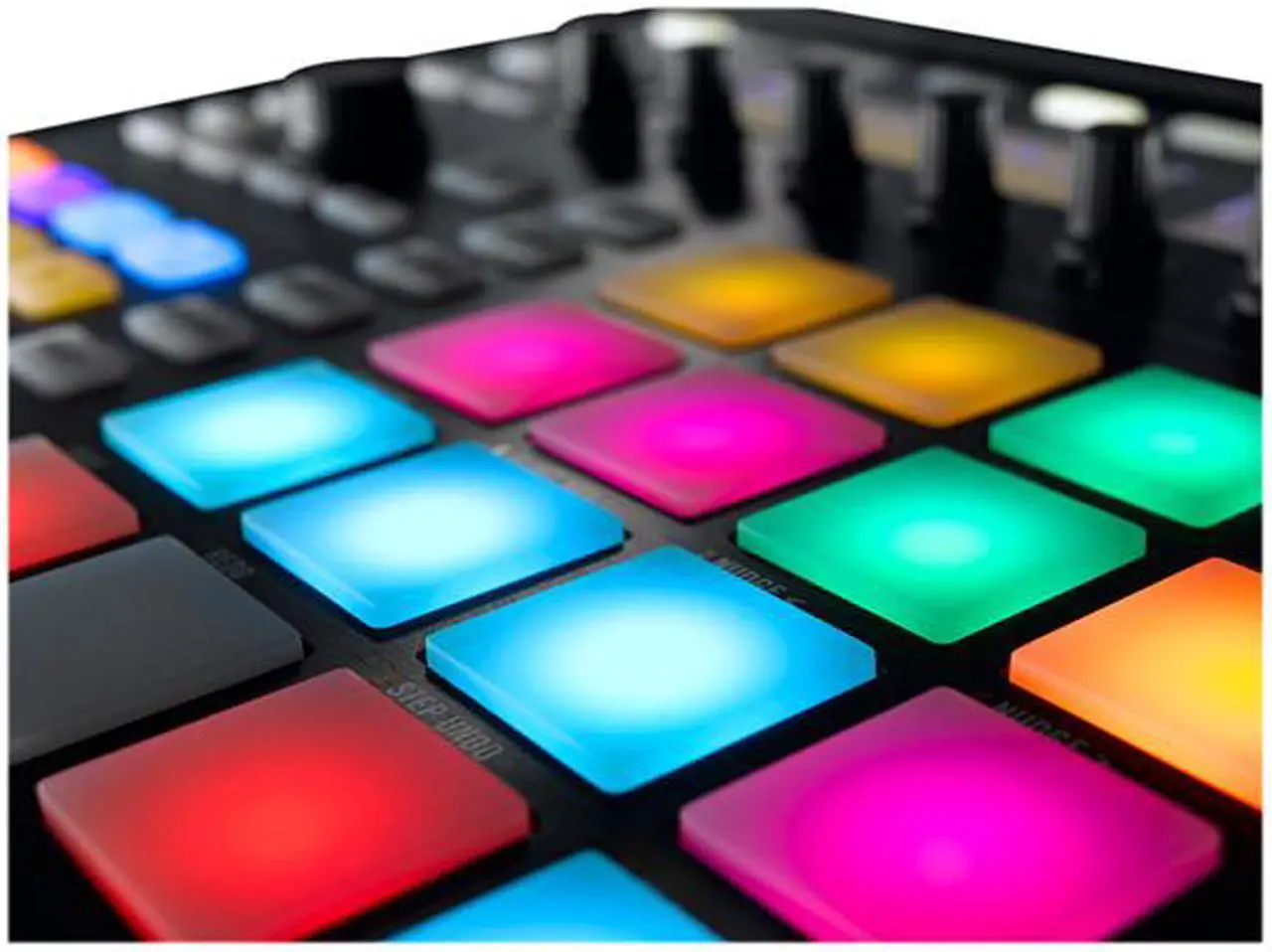 Alt view image 4 of 8 - Native Instruments MASCHINE MK2 Groove Production Studio (Black)