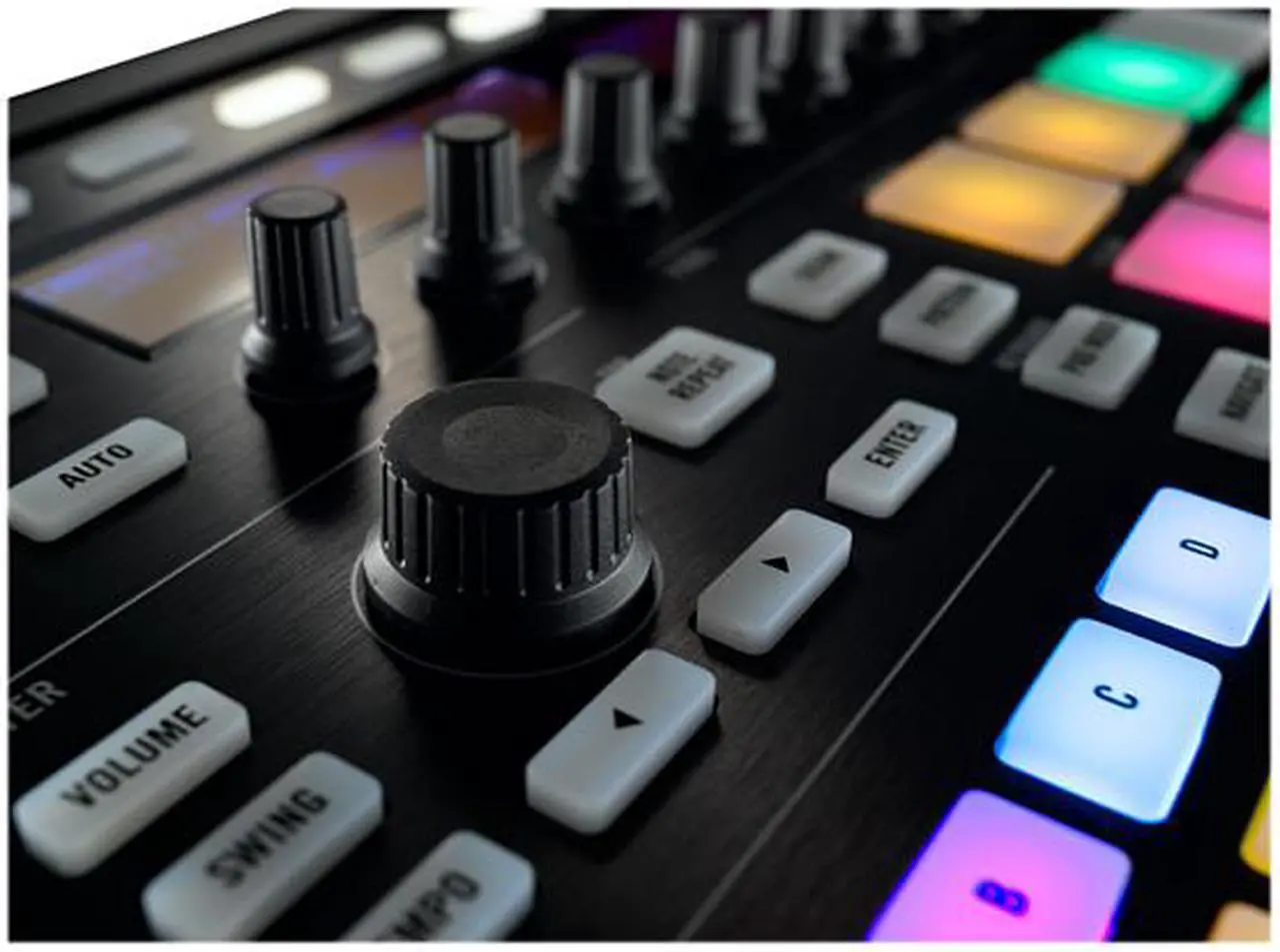 Alt view image 6 of 8 - Native Instruments MASCHINE MK2 Groove Production Studio (Black)