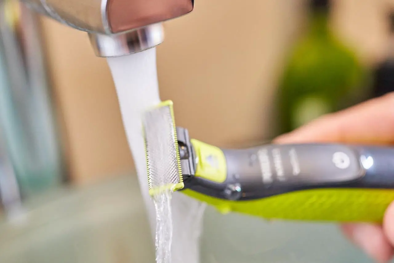 Alt view image 8 of 13 - Philips Norelco OneBlade Original Face, Electric Razor and Styler, QP1424/70