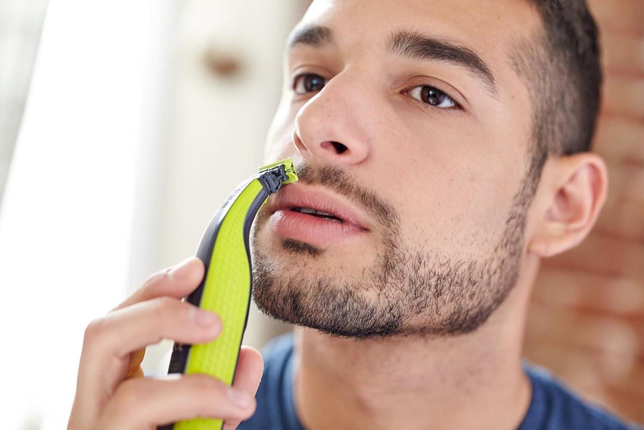Alt view image 5 of 13 - Philips Norelco OneBlade Original Face, Electric Razor and Styler, QP1424/70