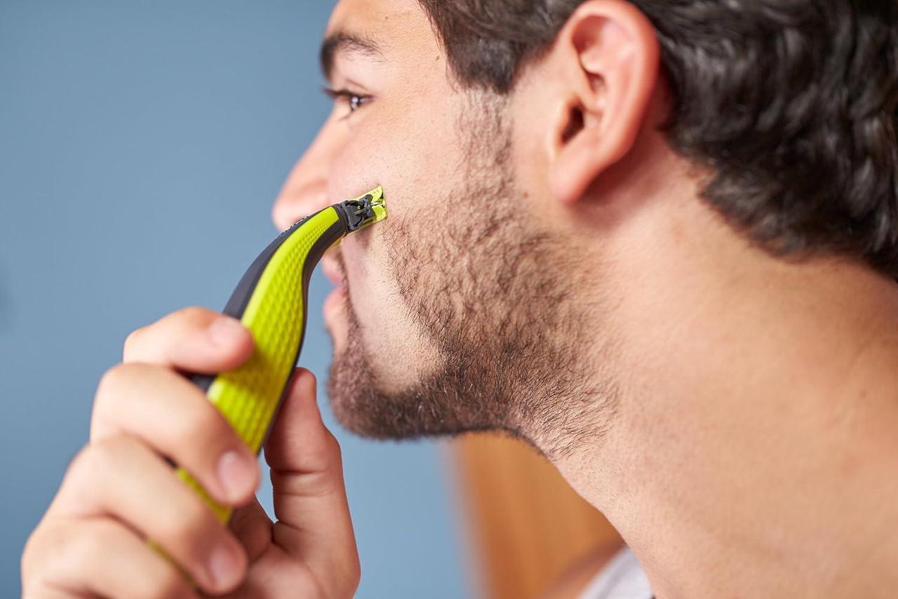 Alt view image 4 of 13 - Philips Norelco OneBlade Original Face, Electric Razor and Styler, QP1424/70