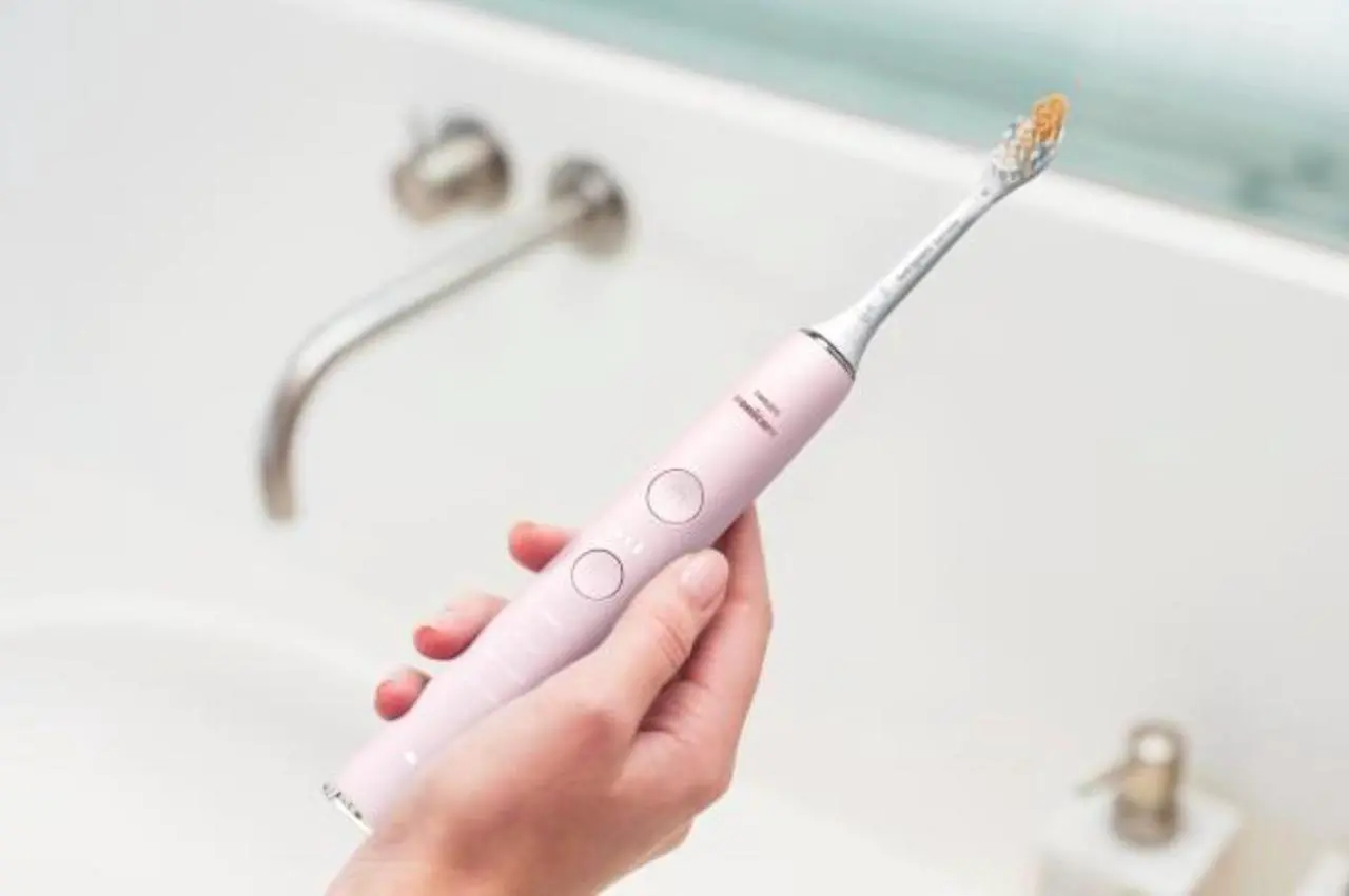 Alt view image 4 of 13 - Philips Sonicare DiamondClean Smart 9300 Electric Toothbrush, Sonic Toothbrush with App, Pressure Sensor, Brush Head Detection, 4 Brushing Modes and 3 Intensity Levels, Pink, (HX9903/25)