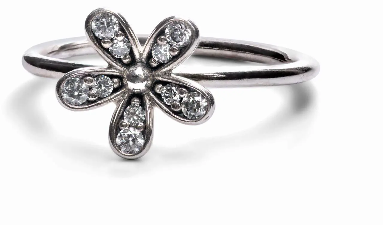 Main image of PANDORA Dazzling Daisy Ring