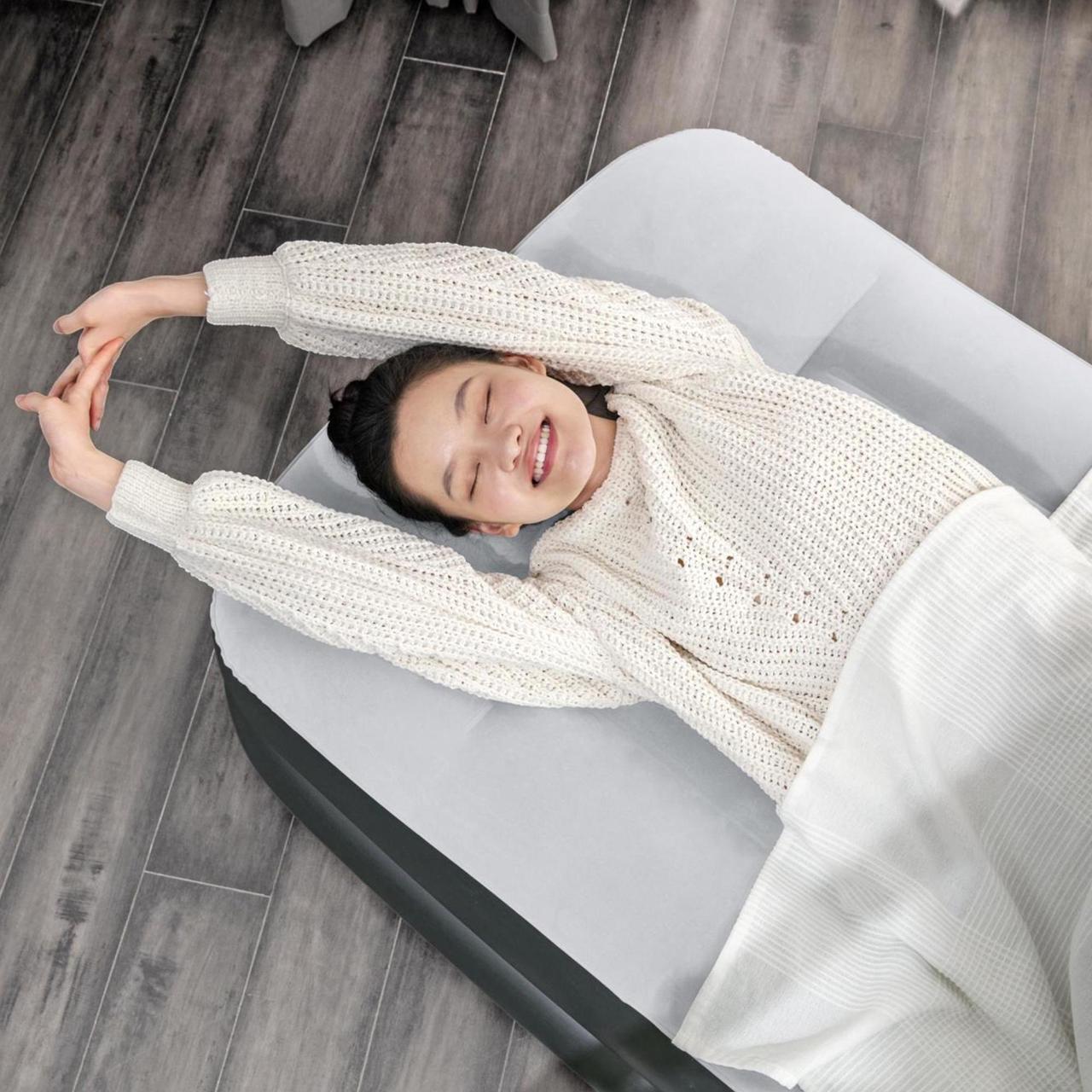 Alt view image 3 of 7 - SereneLife Full Size Inflatable Premium Airbed Flocked Mattress w/ Internal Pump
