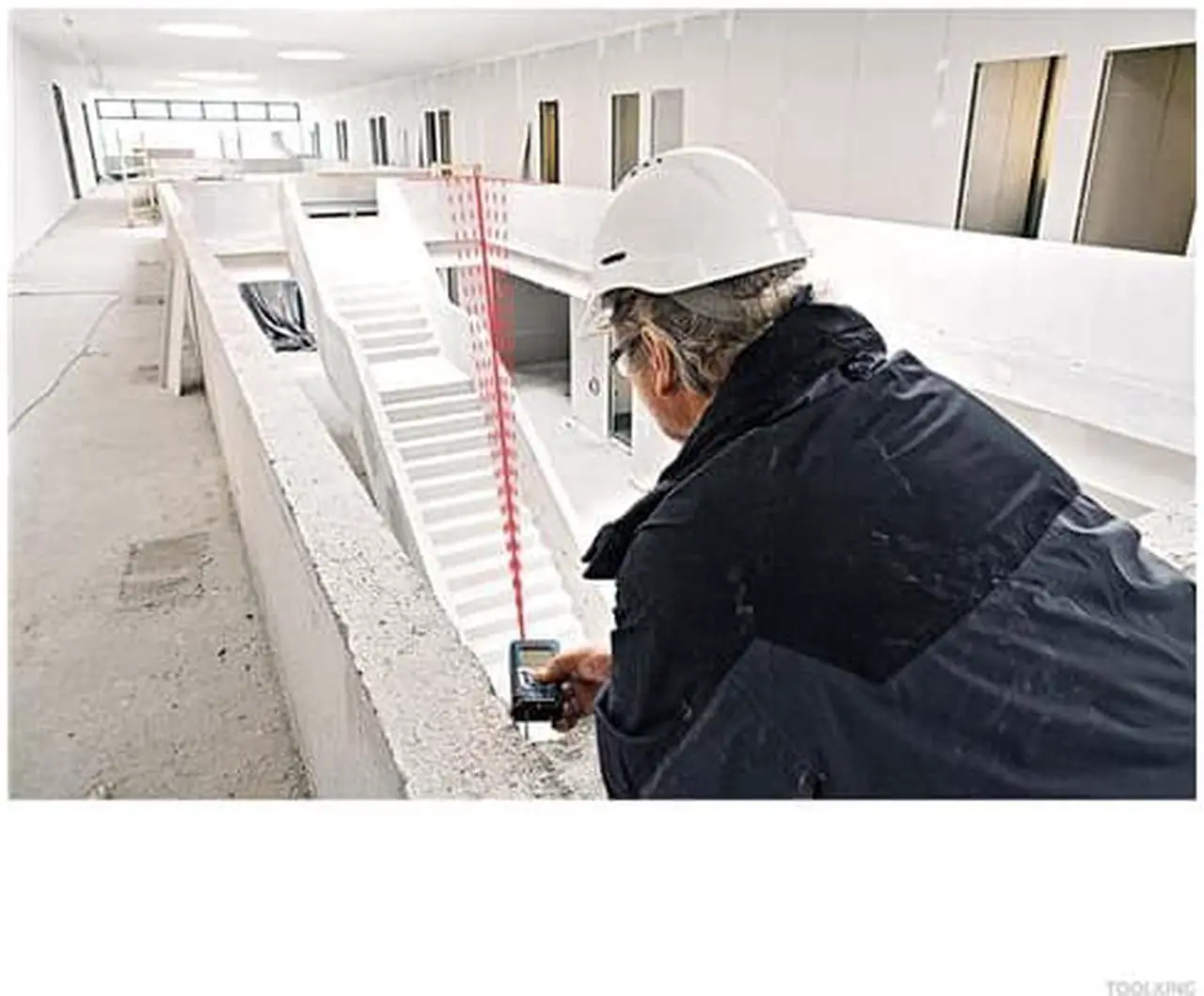 Alt view image 6 of 10 - Bosch GLR825 825 ft. Laser Distance Measurer