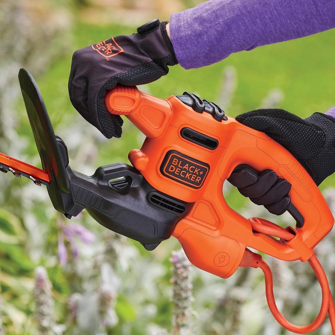 Alt view image 3 of 18 - BLACK+DECKER BEHT100 16" Electric Hedge Trimmer