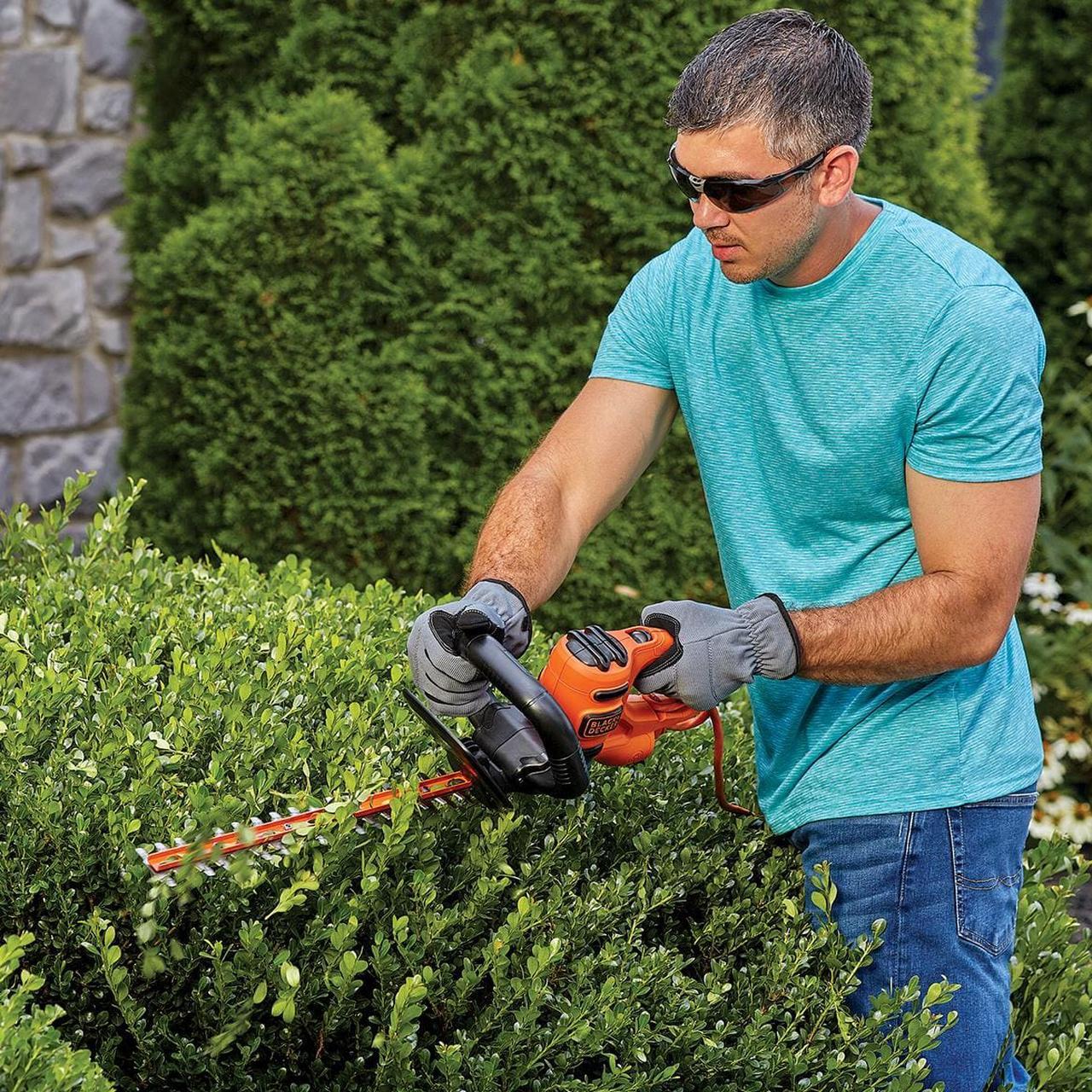 Alt view image 5 of 18 - BLACK+DECKER BEHT100 16" Electric Hedge Trimmer