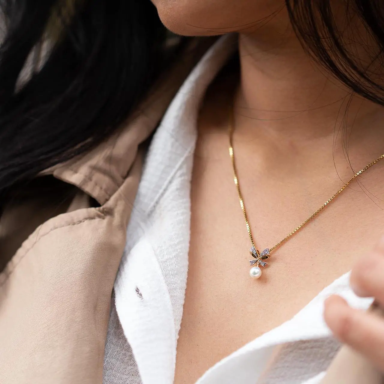 Alt view image 4 of 5 - 14K Yellow Gold Freshwater Pearl Bow Tie Dangle Pendant Necklace