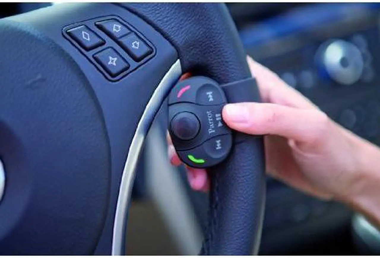 Main image of Parrot MKi9000 Advanced Bluetooth Hands-Free Car Kit Made for iPod Works for iPhone