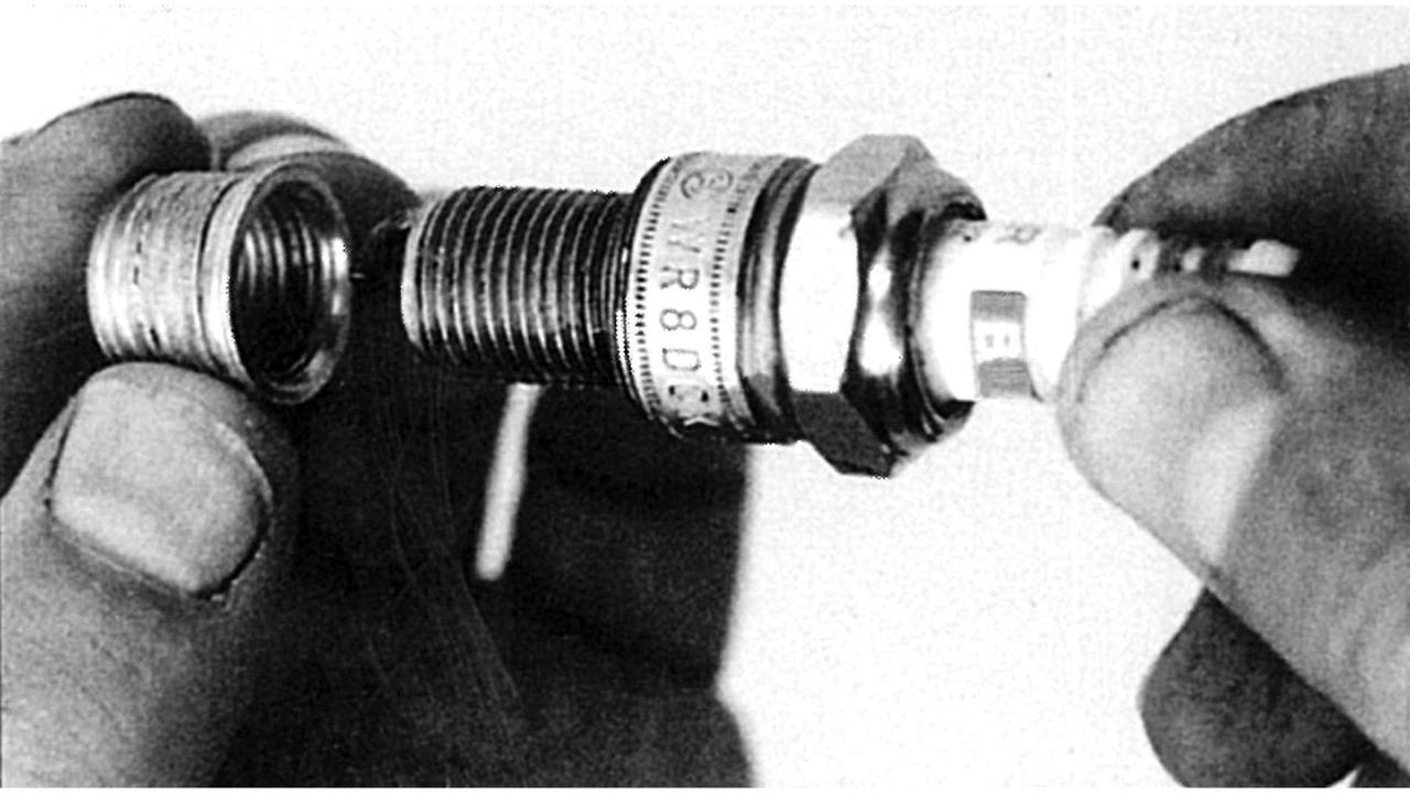 Alt view image 4 of 4 - Powerbuilt 14mm Spark Plug Thread Repair Kit - 648421