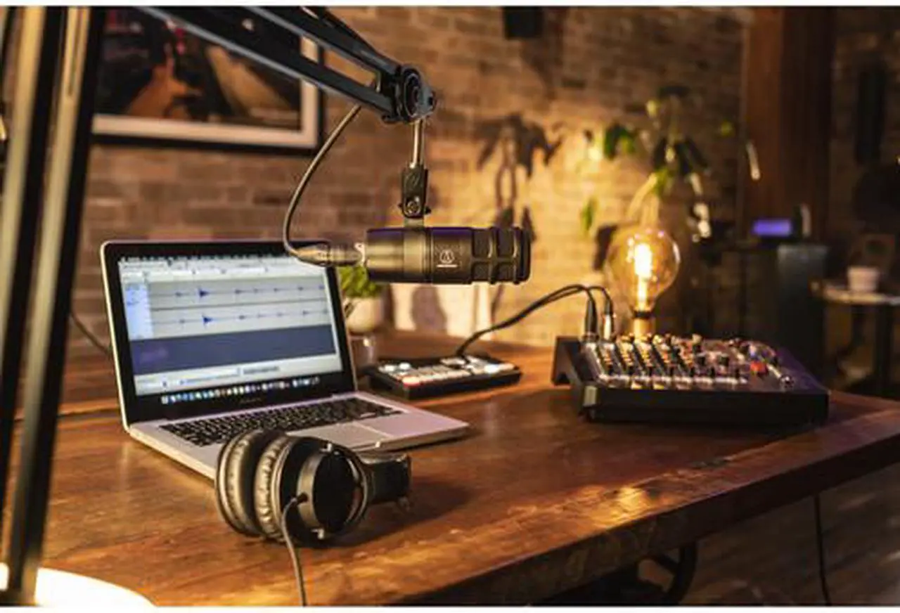 Alt view image 7 of 20 - Audio-Technica AT2040 Hypercardioid Front-Address Dynamic Podcast Microphone