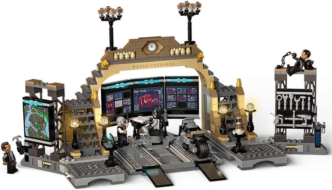Main image of LEGO 76183 DC Batcave - The Riddler Face-Off